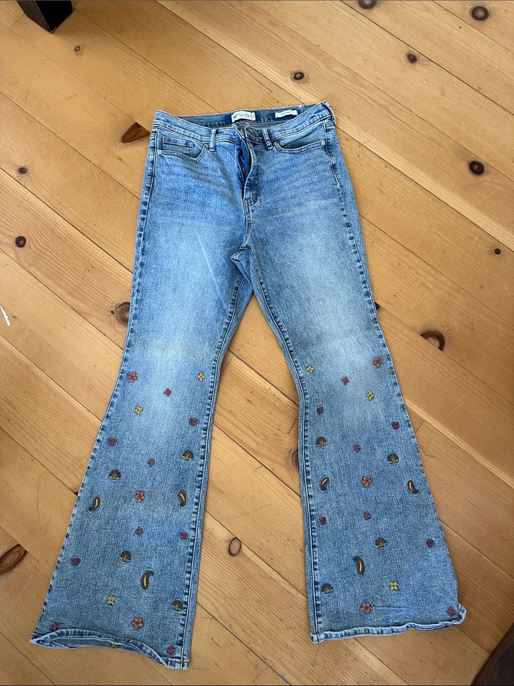 Jessica Simpson. Blue Embroidered Flared Jeans. Size 10